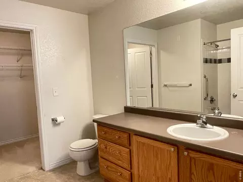 Bath - 3683 Pinedale St #D, Boulder, CO 80301 photo 1 of 2