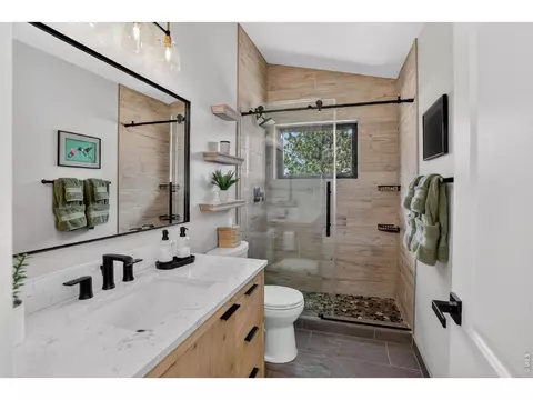 Bath - 47 Pyrite Way, Lyons, CO 80540 photo 2 of 2