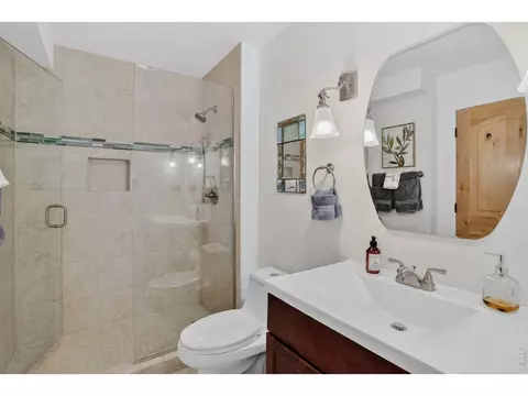 Bath - 47 Pyrite Way, Lyons, CO 80540 photo 1 of 2