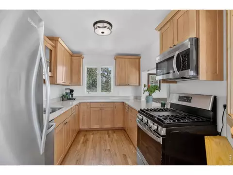 Kitchen - 47 Pyrite Way, Lyons, CO 80540 photo 2 of 3