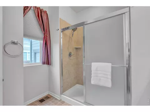Bath - 25447 E 4th Ave, Aurora, CO 80018 photo 2 of 5