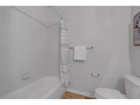 Bath - 25447 E 4th Ave, Aurora, CO 80018 photo 3 of 5