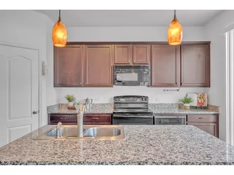 Kitchen - 25447 E 4th Ave, Aurora, CO 80018 photo 3 of 5