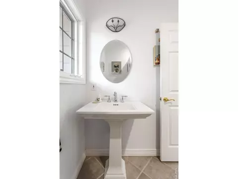 Bath - 3917 Orchard Ct, Boulder, CO 80304 photo 1 of 9