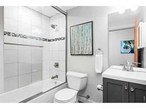 Bath - 4190 Longview Ln, Boulder, CO 80301 photo 4 of 4