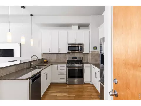 Kitchen - 4190 Longview Ln, Boulder, CO 80301 photo 2 of 2