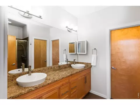 Bath - 4190 Longview Ln, Boulder, CO 80301 photo 1 of 4