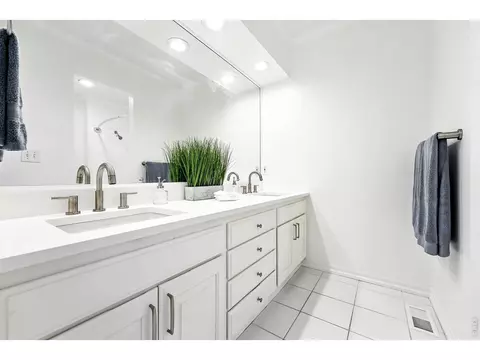 Bath - 4557 Apple Way, Boulder, CO 80301 photo 2 of 7