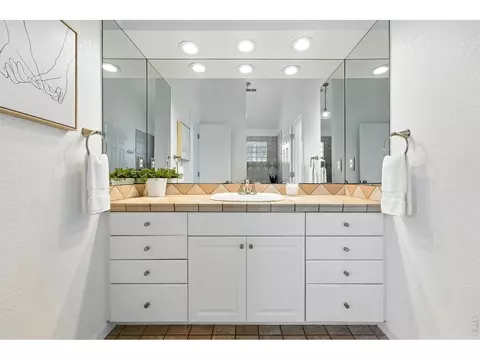 Bath - 4557 Apple Way, Boulder, CO 80301 photo 6 of 7
