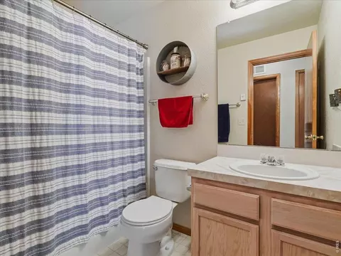 Bath - 96 Pike Ln, Severance, CO 80550 photo 2 of 6