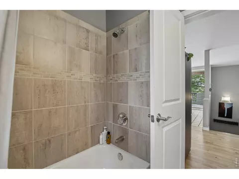 Bath - 4774 Valhalla Dr, Boulder, CO 80301 photo 3 of 4