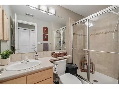 Bath - 4774 Valhalla Dr, Boulder, CO 80301 photo 2 of 4