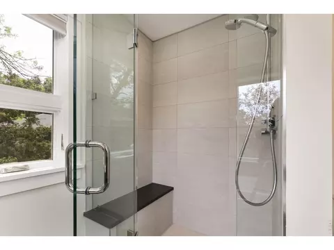 Bath - 900 6th St, Boulder, CO 80302 photo 5 of 6