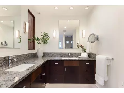 Bath - 900 6th St, Boulder, CO 80302 photo 1 of 6