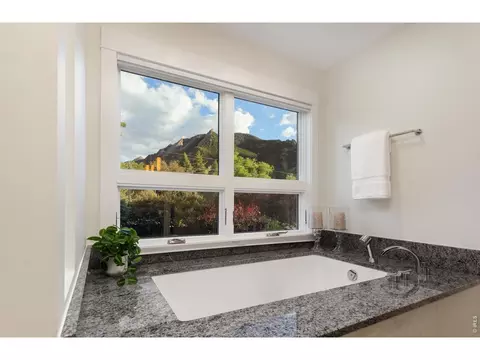 Bath - 900 6th St, Boulder, CO 80302 photo 6 of 7