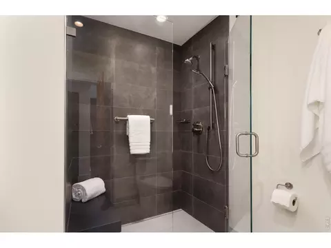 Bath - 900 6th St, Boulder, CO 80302 photo 2 of 6