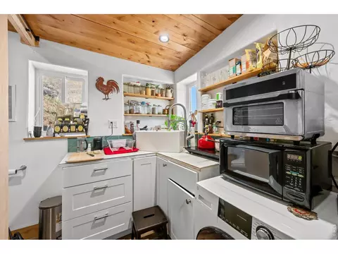 Kitchen - 865 N Cedar Brook Rd, Boulder, CO 80304 photo 8 of 8