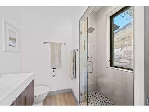 Bath - 865 N Cedar Brook Rd, Boulder, CO 80304 photo 2 of 4