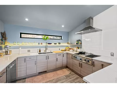 Kitchen - 865 N Cedar Brook Rd, Boulder, CO 80304 photo 3 of 8