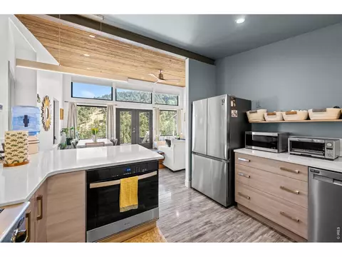 Kitchen - 865 N Cedar Brook Rd, Boulder, CO 80304 photo 7 of 8