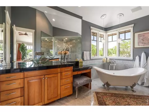 Bath - 5366 Westridge Dr, Boulder, CO 80301 photo 2 of 6