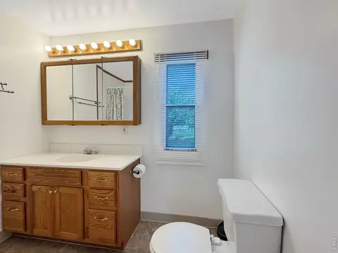 Bath - 901 Phelps St, Sterling, CO 80751 photo 3 of 4
