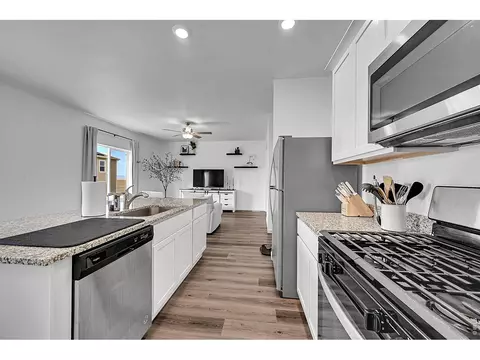Kitchen - 7411 E Big Thompson Cir, Frederick, CO 80530 photo 5 of 5