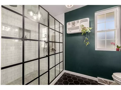 Bath - 8630 E Kenyon Ave, Denver, CO 80237 photo 2 of 5