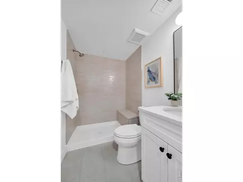 Bath - 1495 Chambers Dr, Boulder, CO 80305 photo 5 of 5