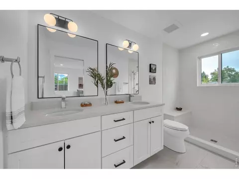 Bath - 1495 Chambers Dr, Boulder, CO 80305 photo 1 of 5