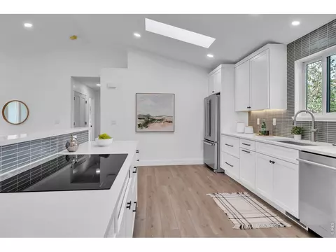 Kitchen - 1495 Chambers Dr, Boulder, CO 80305 photo 4 of 5