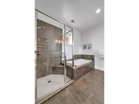 Bath - 1215 Cedar Ave #301, Boulder, CO 80304 photo 1 of 4