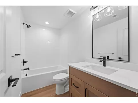 Bath - 864 Doubleleaf Dr, Windsor, CO 80550 photo 5 of 5