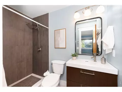 Bath - 2979 Eagle Way, Boulder, CO 80301 photo 2 of 4