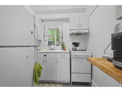 Kitchen - 1044 Maxwell Ave, Boulder, CO 80304 photo 1 of 4