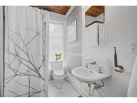 Bath - 1044 Maxwell Ave, Boulder, CO 80304 photo 2 of 3