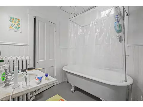 Bath - 1044 Maxwell Ave, Boulder, CO 80304 photo 1 of 3