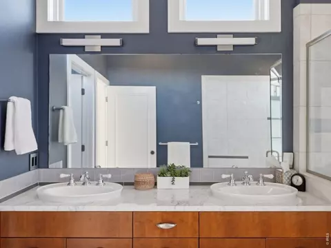Bath - 2336 Spruce St #E, Boulder, CO 80302 photo 2 of 5