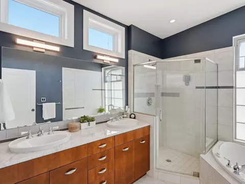 Bath - 2336 Spruce St #E, Boulder, CO 80302 photo 3 of 5
