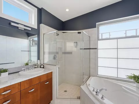Bath - 2336 Spruce St #E, Boulder, CO 80302 photo 4 of 5