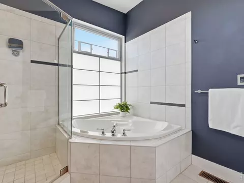 Bath - 2336 Spruce St #E, Boulder, CO 80302 photo 5 of 5