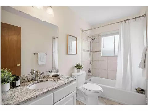 Bath - 1460 Kendall Dr, Boulder, CO 80305 photo 2 of 3