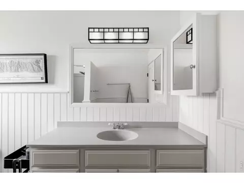 Bath - 2915 16th St, Boulder, CO 80304 photo 2 of 3