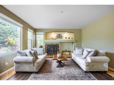 Living - 113 Eagle Valley Dr, Lyons, CO 80540 photo 2 of 4