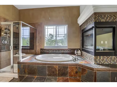 Bath - 113 Eagle Valley Dr, Lyons, CO 80540 photo 2 of 5