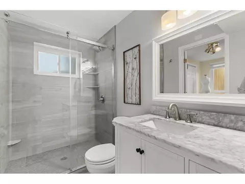 Bath - 717 10th St, Windsor, CO 80550 photo 4 of 4