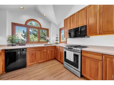 Kitchen - 4219 Amber St, Boulder, CO 80304 photo 2 of 4