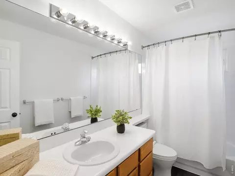 Bath - 4852 10th St, Boulder, CO 80304 photo 4 of 4