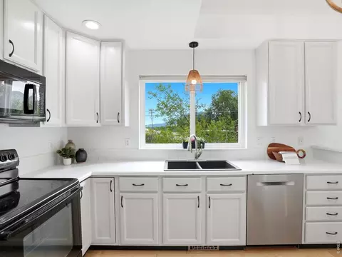 Kitchen - 4852 10th St, Boulder, CO 80304 photo 2 of 5