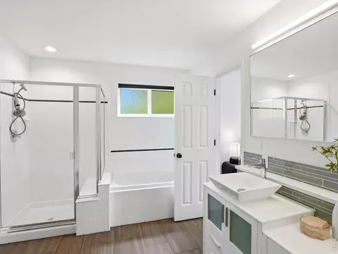 Bath - 4852 10th St, Boulder, CO 80304 photo 3 of 4